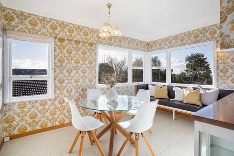 Photo of property in 25 The Crest, Sunnyhills, Auckland, 2010