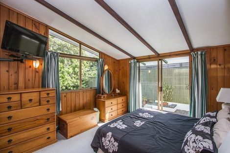 Photo of property in 13 Reynolds Place, Torbay, Auckland, 0630
