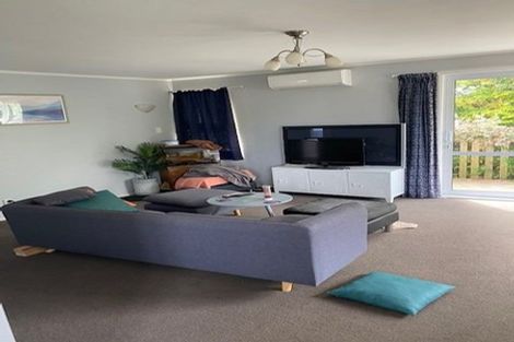 Photo of property in 35a Ranui Terrace, Tawa, Wellington, 5028