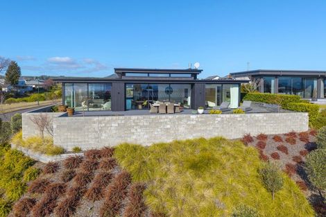 Photo of property in 35 Pukenamu Road, Rainbow Point, Taupo, 3330