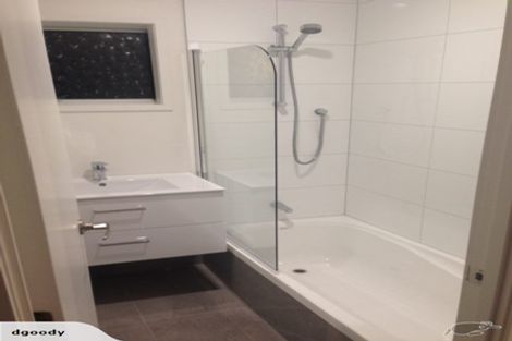 Photo of property in 2/79 Moore Street, Hillcrest, Auckland, 0627