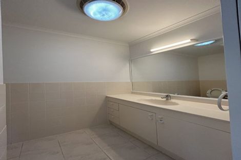 Photo of property in 12 Darimouth Place, Albany, Auckland, 0632