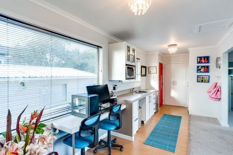 Photo of property in 5 Old Ferry Road, Clive, 4102