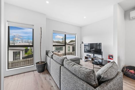 Photo of property in 6/107 Hobsonville Road, West Harbour, Auckland, 0618