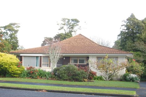 Photo of property in 16 Dennis Avenue, Hillpark, Auckland, 2102