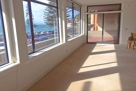Photo of property in 222 Oriental Parade, Oriental Bay, Wellington, 6011