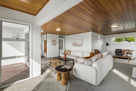Photo of property in 1/3 Garadice Road, Rothesay Bay, Auckland, 0630