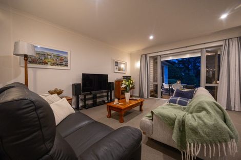 Photo of property in 100 Ruapehu Drive, Fitzherbert, Palmerston North, 4410