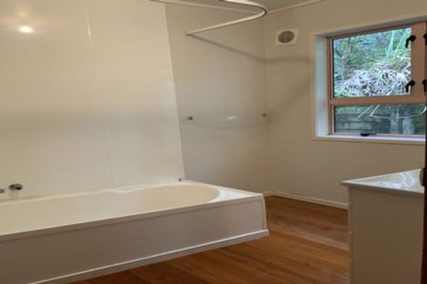 Photo of property in 62 Mountain Road, Henderson Valley, Auckland, 0612