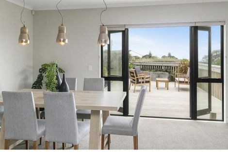 Photo of property in 16 View Road, Titahi Bay, Porirua, 5022