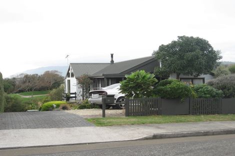 Photo of property in 18 Pohutukawa Crescent, Raumati Beach, Paraparaumu, 5032