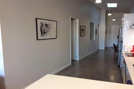 Photo of property in 2/25 Home Street, Mount Victoria, Wellington, 6011