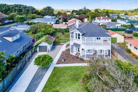 Photo of property in 68 Collins Street, Hawera, 4610