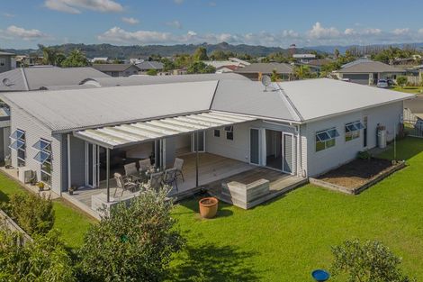 Photo of property in 8 Dotterel Place, Whitianga, 3510