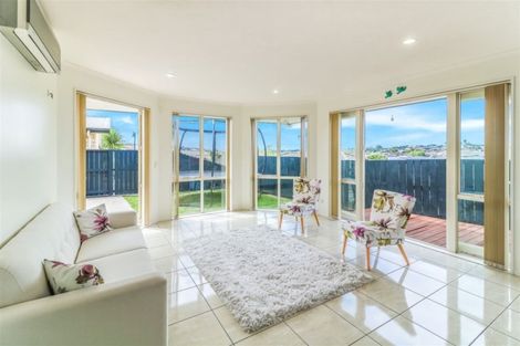 Photo of property in 105 Farnborough Drive, Grandview Heights, Hamilton, 3200