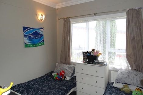 Photo of property in 1/7 Te Atatu Road, Te Atatu South, Auckland, 0610