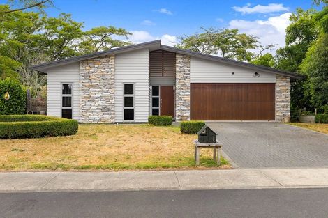 Photo of property in 10 Parawera Drive, Acacia Bay, Taupo, 3330