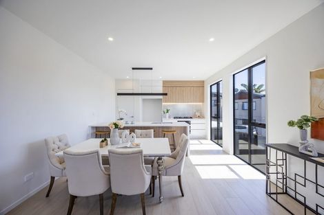 Photo of property in 17a John Jennings Drive, Oteha, Auckland, 0632