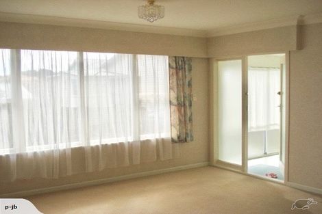 Photo of property in 2/71 Mount Smart Road, Onehunga, Auckland, 1061
