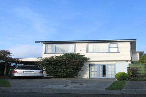 Photo of property in 20 Somes Crescent, Newlands, Wellington, 6037