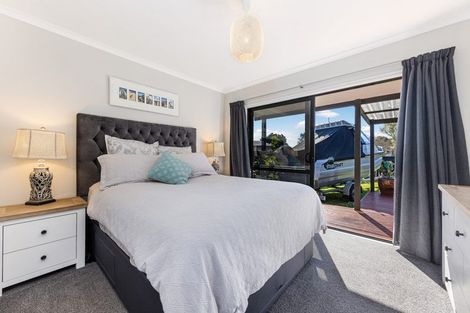 Photo of property in 77 Hamilton Drive, Waiuku, 2123