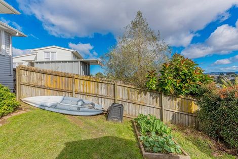 Photo of property in 10 Marie Crescent, Te Atatu South, Auckland, 0610