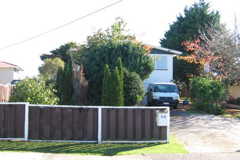 Photo of property in 34 Roberts Road, Te Atatu South, Auckland, 0610