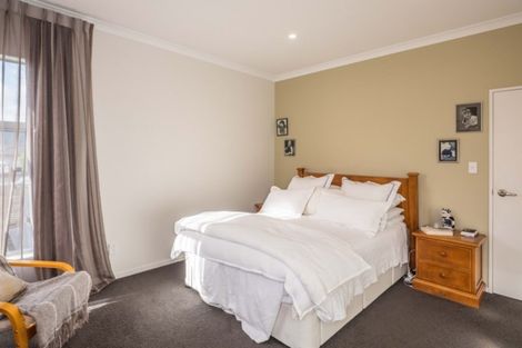 Photo of property in 17 Simpson Crescent, Raumati Beach, Paraparaumu, 5032