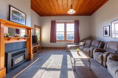 Photo of property in 16 Ross Street, Woodville, 4920