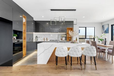 Photo of property in 22 Korowhiti Road, Clarks Beach, 2122