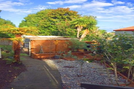 Photo of property in 1 Altair Place, Windsor Park, Auckland, 0632