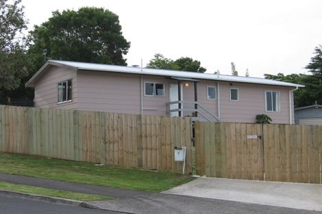 Photo of property in 7 Elizabeth Drive, West Harbour, Auckland, 0618