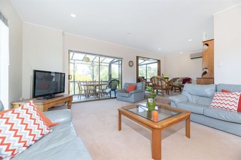 Photo of property in 9 Rosecamp Road, Beach Haven, Auckland, 0626