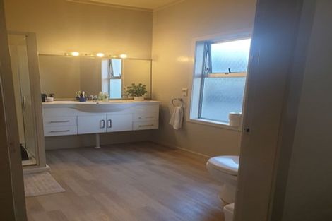 Photo of property in 121 Renown Road, Raumati South, Paraparaumu, 5032