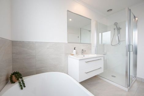 Photo of property in 10 Beveridge Road, One Tree Point, 0118