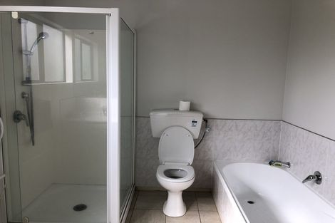 Photo of property in 1/5 Carole Crescent, Pakuranga, Auckland, 2010