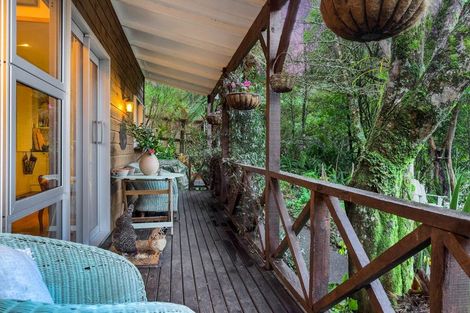 Photo of property in 13 Bush Road, Waiatarua, Auckland, 0604