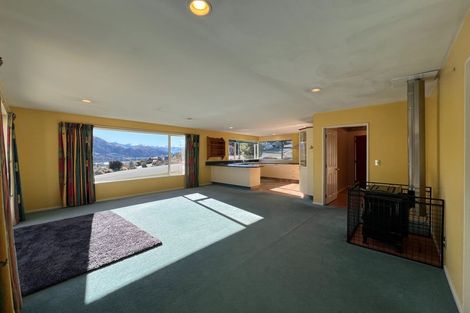 Photo of property in 2 Garland Terrace, Kelvin Heights, Queenstown, 9300