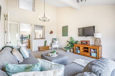 Photo of property in 9/8 Tobago Place, Sunnynook, Auckland, 0620