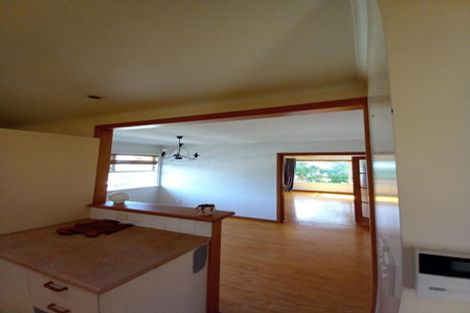 Photo of property in 15 Tauhara Street, Green Bay, Auckland, 0604