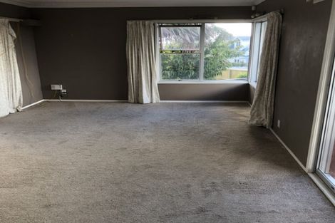 Photo of property in 1 Fayette Place, Te Atatu South, Auckland, 0610