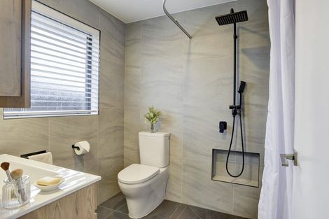 Photo of property in 72 Feist Street, Carterton, 5713