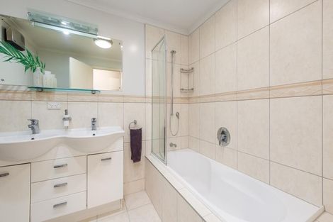 Photo of property in 3 Serrita Avenue, Sunnyhills, Auckland, 2010