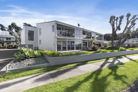 Photo of property in 5c The Esplanade, Eastern Beach, Auckland, 2012