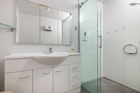 Photo of property in 2/37 Shakespeare Road, Milford, Auckland, 0620