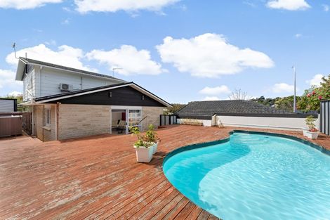 Photo of property in 2 King Richard Place, Browns Bay, Auckland, 0630