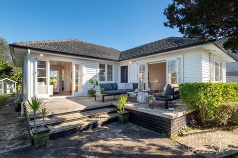 Photo of property in 422a Old Te Atatu Road, Te Atatu Peninsula, Auckland, 0610