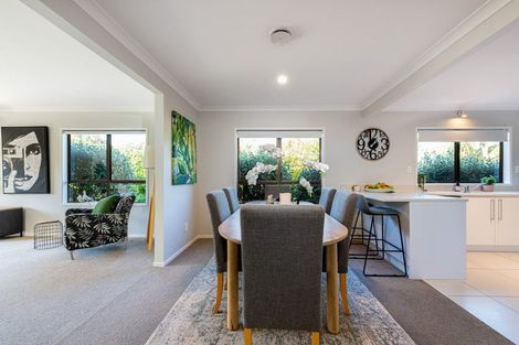 Photo of property in 8a Westbourne Road, Murrays Bay, Auckland, 0630
