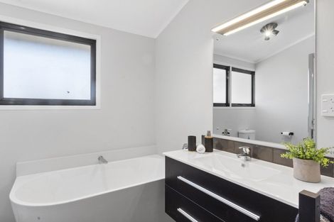 Photo of property in 44 Kowhai Street, Hamilton Lake, Hamilton, 3204