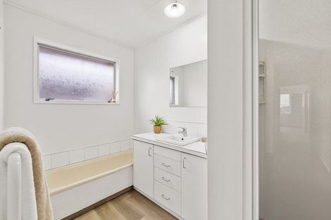 Photo of property in 1/28 Sawtell Place, Northcote, Christchurch, 8052